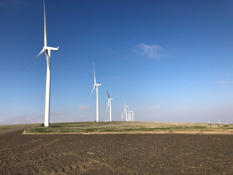 Lĩnh Vực Ứng Dụng 3 Wind turbine Wash4 768x576 1 - THIÊN THANH